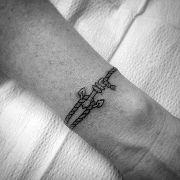 pequeno tatuaje ancla para hombre 28