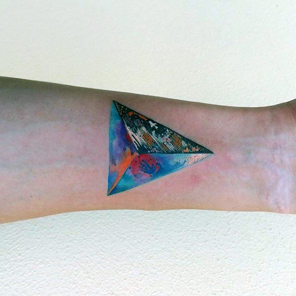 pequeno tatuaje colorido para hombre 01