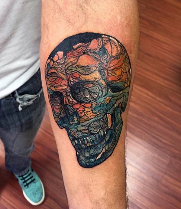pequeno tatuaje colorido para hombre 04