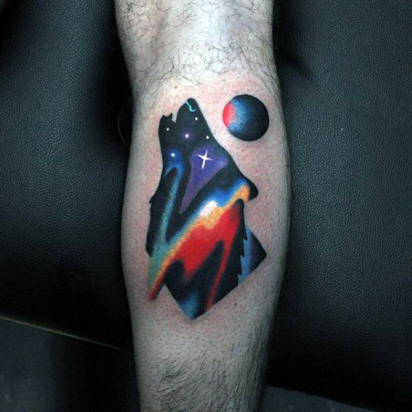 pequeno tatuaje colorido para hombre 08
