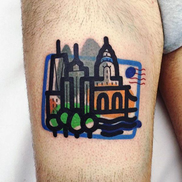 pequeno tatuaje colorido para hombre 11