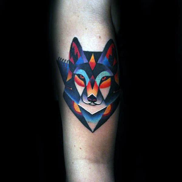 pequeno tatuaje colorido para hombre 13