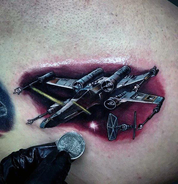 pequeno tatuaje colorido para hombre 23