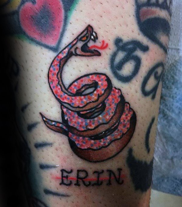 pequeno tatuaje colorido para hombre 26