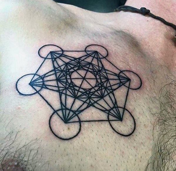 pequeno tatuaje pecho para hombre 10