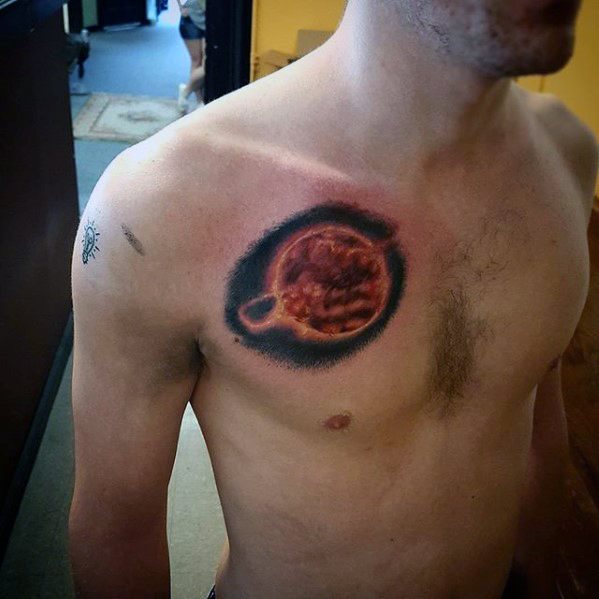 pequeno tatuaje pecho para hombre 13
