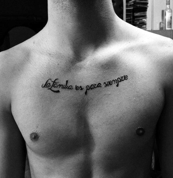 pequeno tatuaje pecho para hombre 22