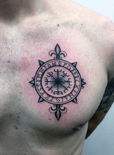pequeno tatuaje pecho para hombre 25