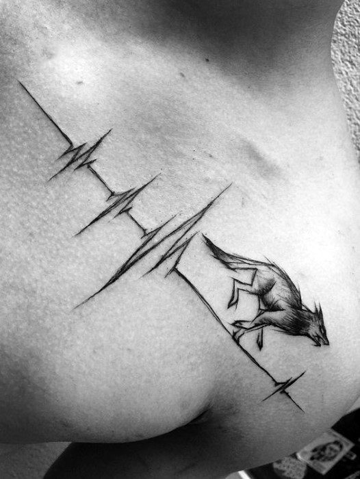 pequeno tatuaje pecho para hombre 27