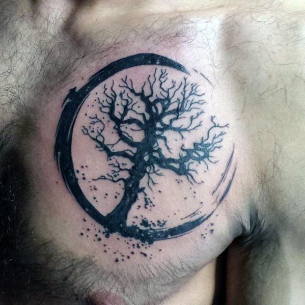 pequeno tatuaje pecho para hombre 32