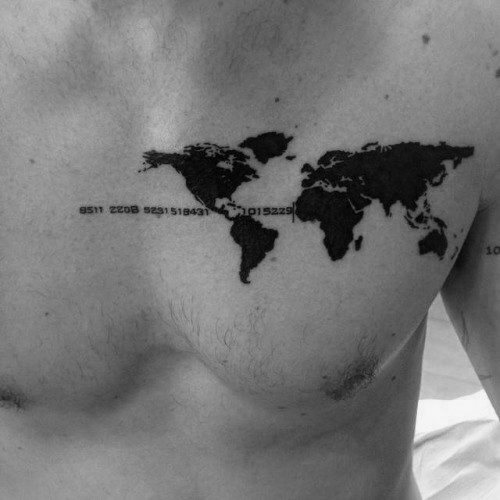 pequeno tatuaje pecho para hombre 38