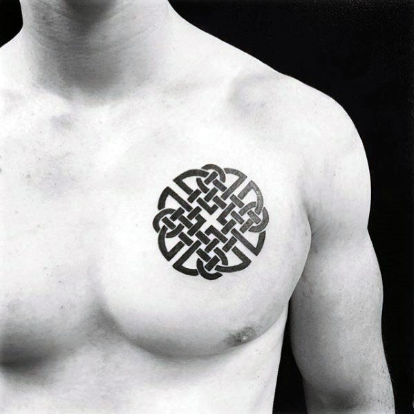 pequeno tatuaje pecho para hombre 40