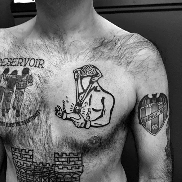 pequeno tatuaje pecho para hombre 45