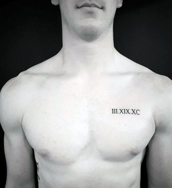 pequeno tatuaje pecho para hombre 48