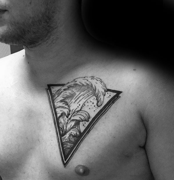 pequeno tatuaje pecho para hombre 52