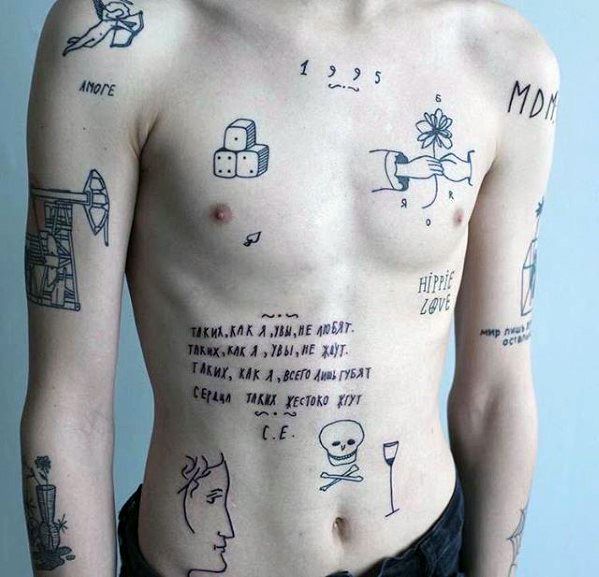 pequeno tatuaje pecho para hombre 56
