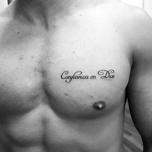 pequeno tatuaje pecho para hombre 58