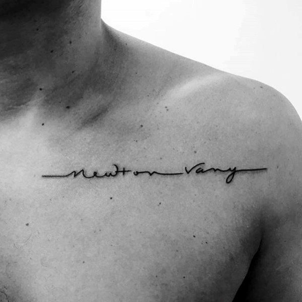 pequeno tatuaje pecho para hombre 60