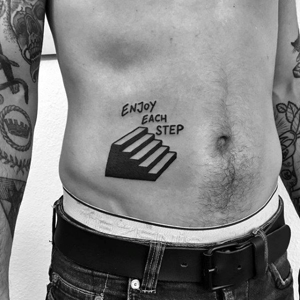 pequeno tatuaje pecho para hombre 62