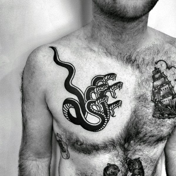 pequeno tatuaje pecho para hombre 63
