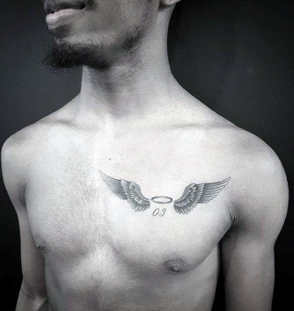 pequeno tatuaje pecho para hombre 66