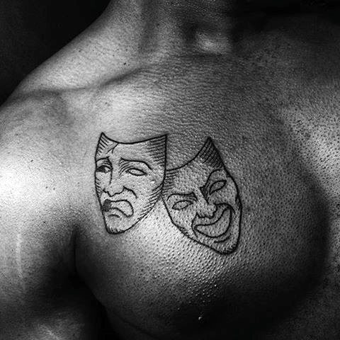 pequeno tatuaje pecho para hombre 69