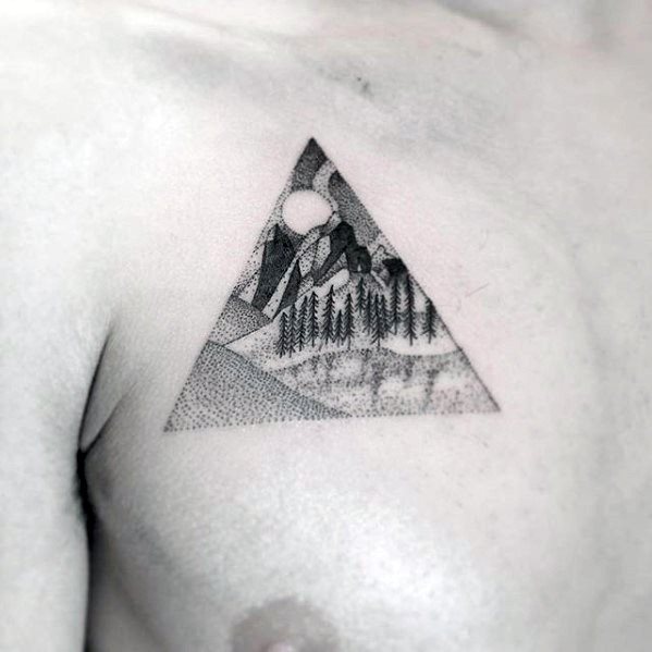 pequeno tatuaje pecho para hombre 70