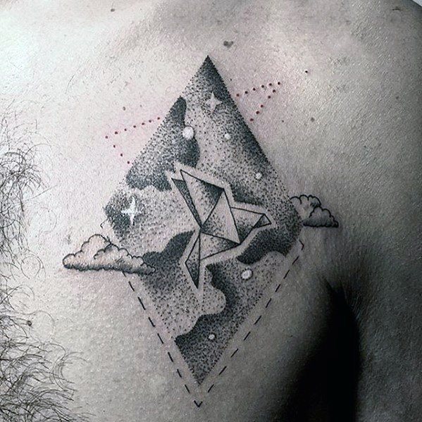 pequeno tatuaje pecho para hombre 72