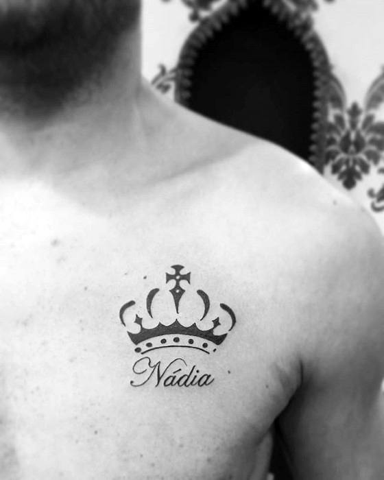 pequeno tatuaje pecho para hombre 73
