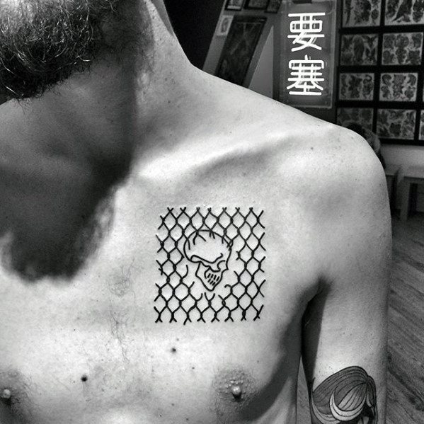 pequeno tatuaje pecho para hombre 76