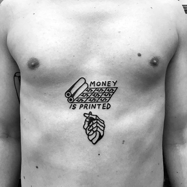 pequeno tatuaje pecho para hombre 78