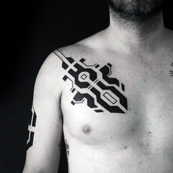 pequeno tatuaje pecho para hombre 79