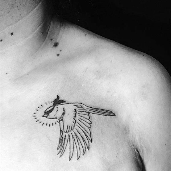 pequeno tatuaje pecho para hombre 83
