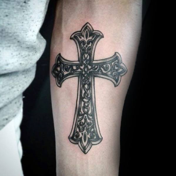 pequeno tatuaje religioso para hombre 04