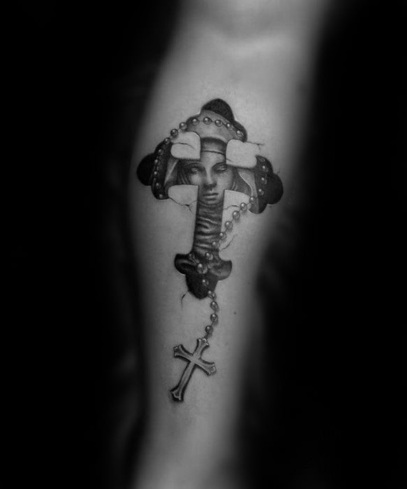 pequeno tatuaje religioso para hombre 08