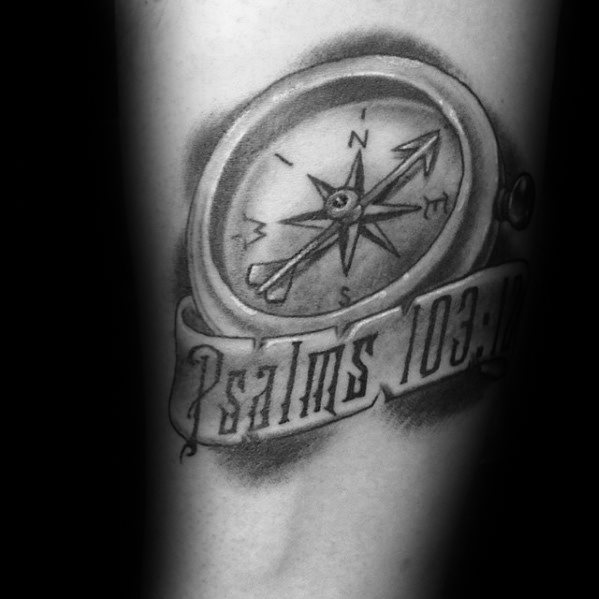 pequeno tatuaje religioso para hombre 15