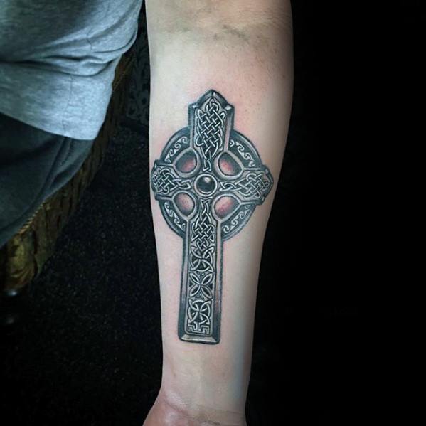 pequeno tatuaje religioso para hombre 24