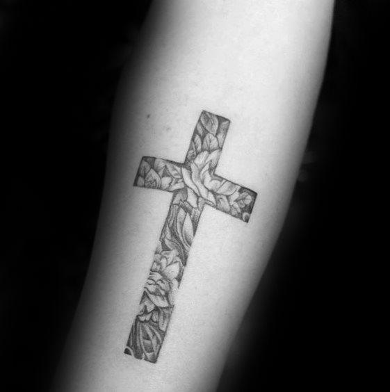pequeno tatuaje religioso para hombre 28