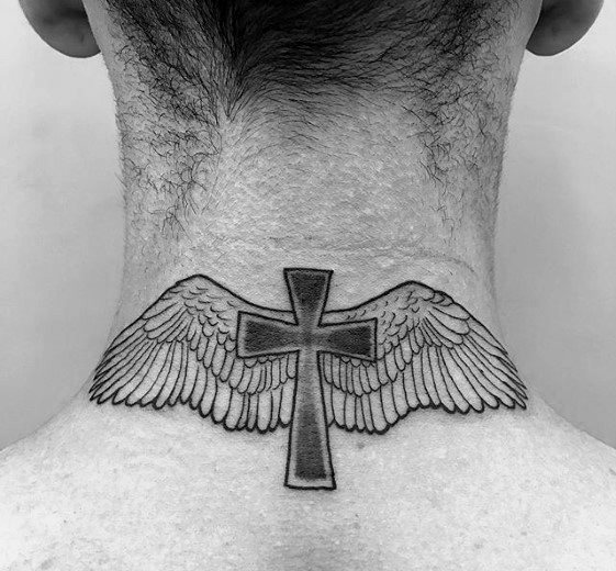 pequeno tatuaje religioso para hombre 31