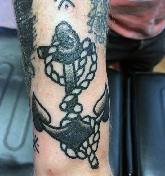 tatuaje ancla para hombre 02