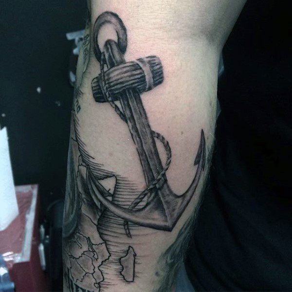 tatuaje ancla para hombre 14