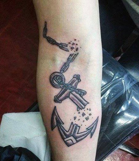 tatuaje ancla para hombre 17