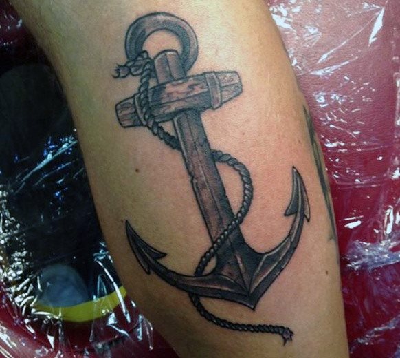 tatuaje ancla para hombre 21