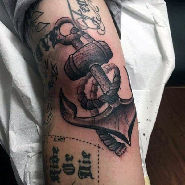 tatuaje ancla para hombre 24
