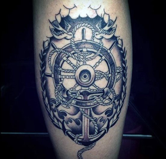 tatuaje ancla para hombre 37