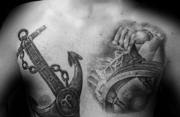 tatuaje ancla pecho para hombre 12