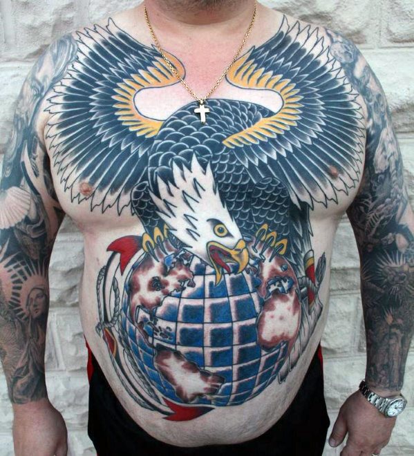 tatuaje ancla pecho para hombre 17