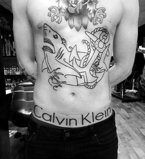 tatuaje ancla pecho para hombre 22