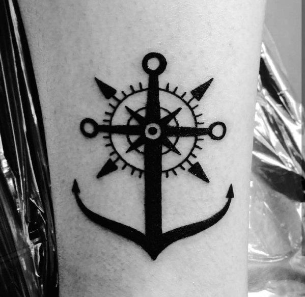 tatuaje ancla simple para hombre 09