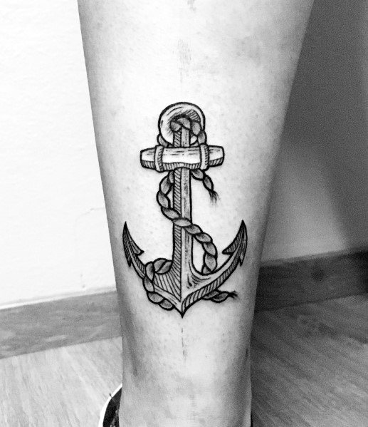 tatuaje ancla simple para hombre 18